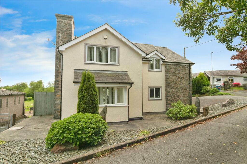 4 bedroom detached house for sale in Manod, Blaenau Ffestiniog, Gwynedd