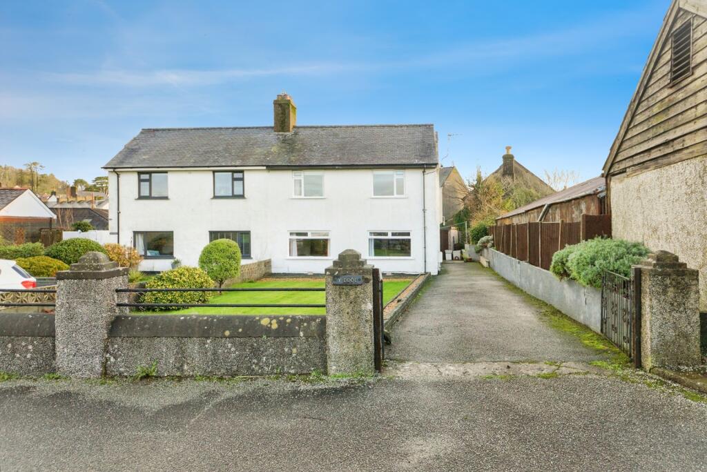 Main image of property: Criccieth, Gwynedd, LL52
