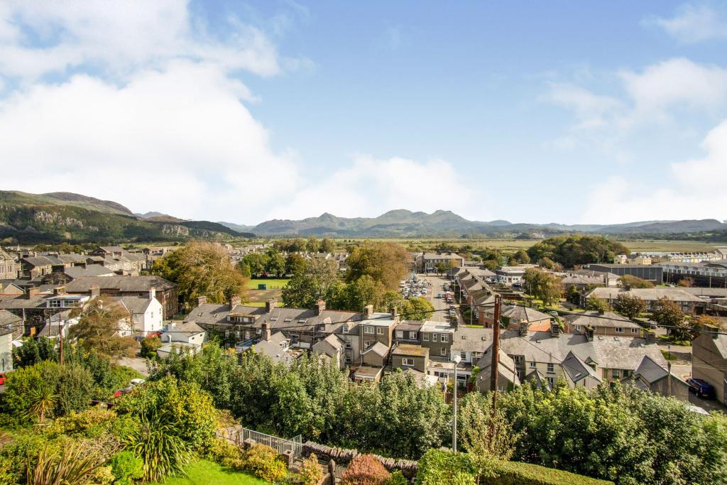 5 bedroom terraced house for sale in Garth Terrace, Porthmadog, Gwynedd