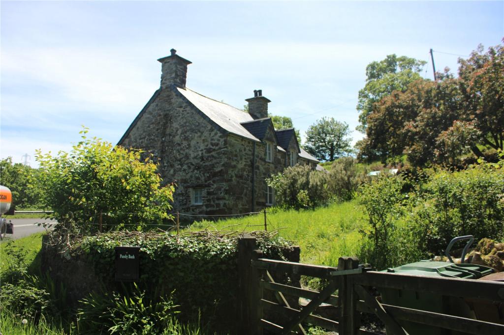 3 bedroom detached house for sale in Gellilydan, Blaenau Ffestiniog