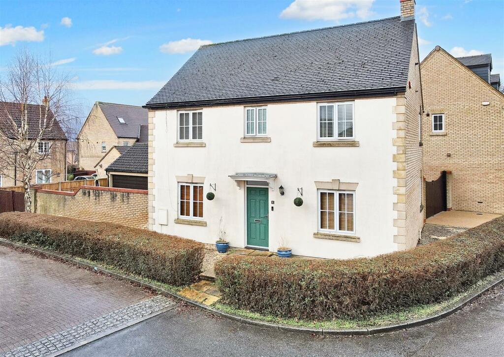 4 bedroom detached house for sale in Bywell Court, Kingsmead, Milton