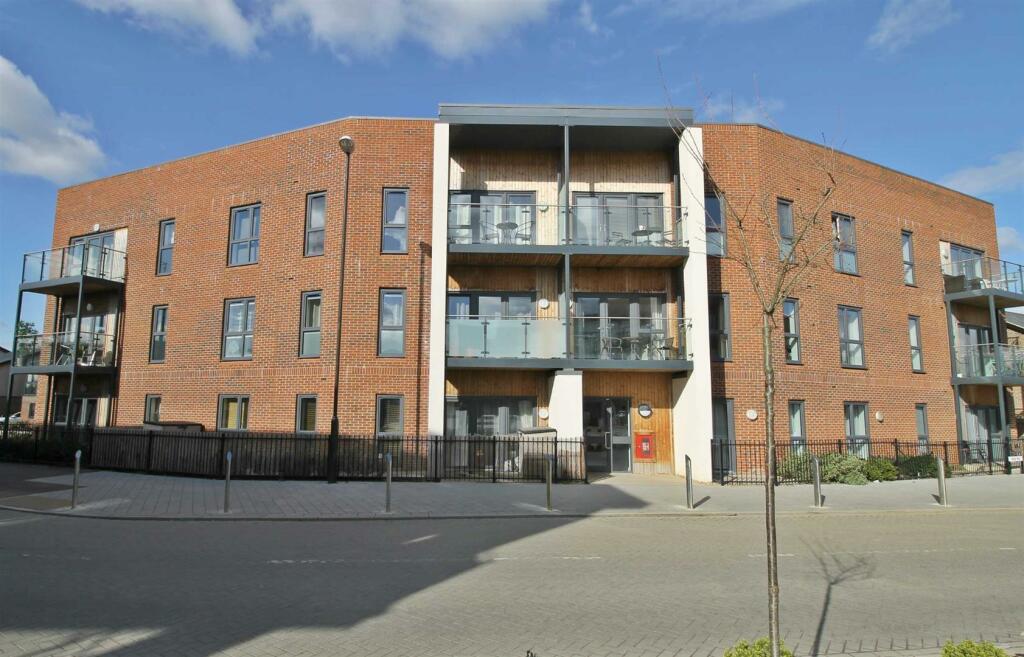 2 bedroom apartment for rent in Backus Lodge, Atlas Way Oakgrove Village, Milton Keynes, MK10