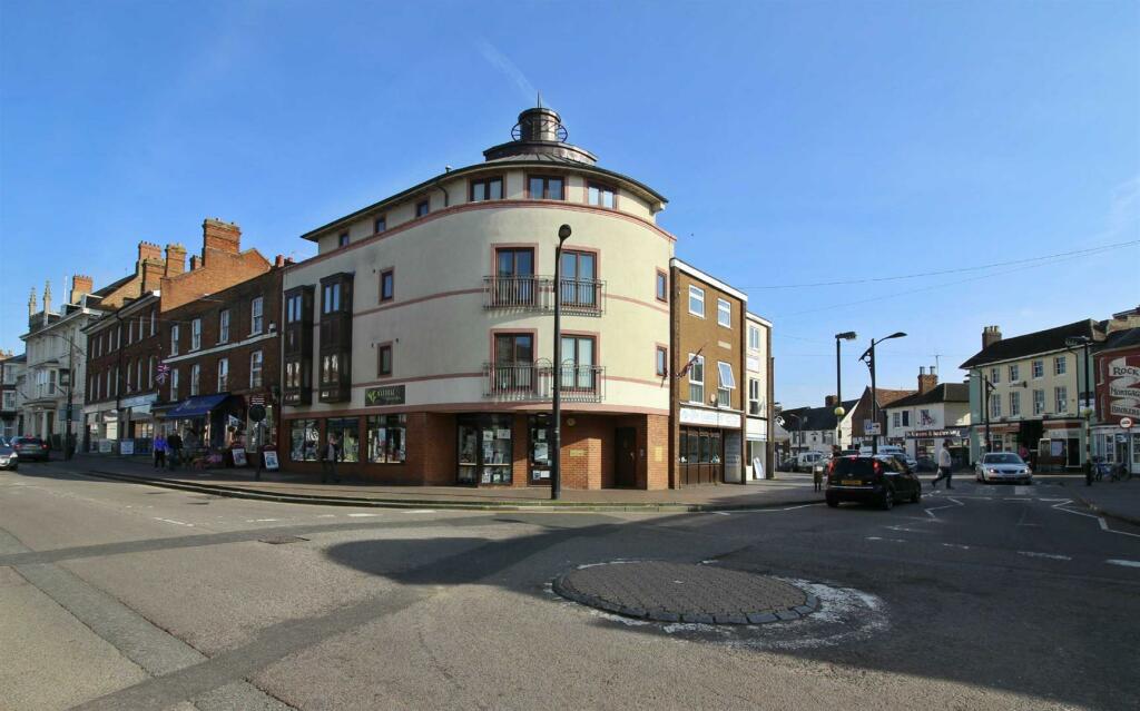 1 bedroom flat for rent in High Street, Newport Pagnell, Milton Keynes