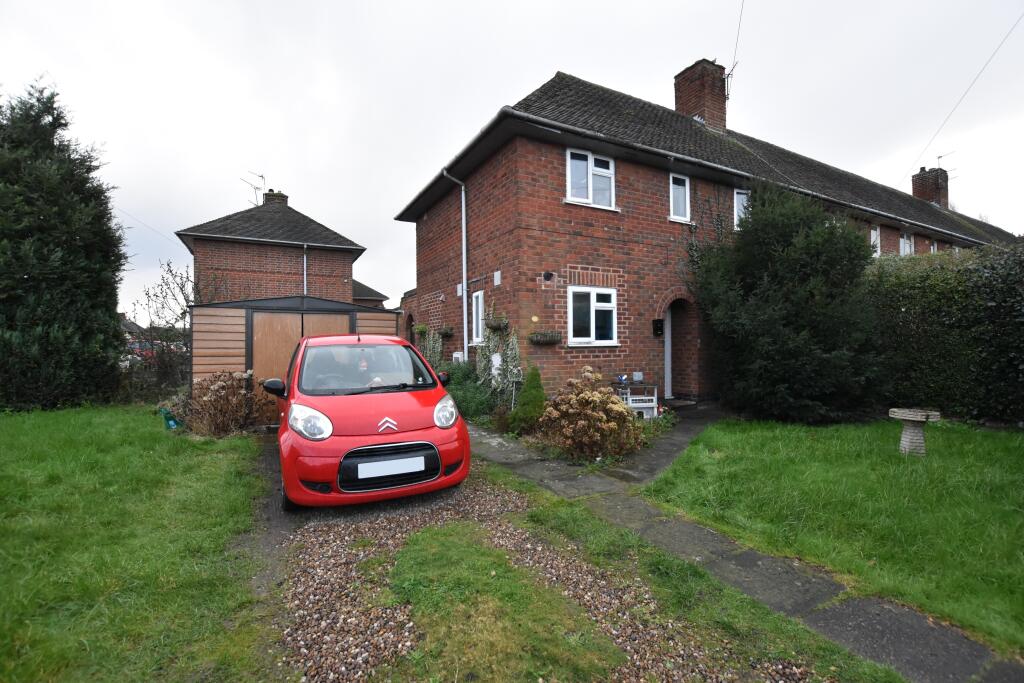 3 bedroom end of terrace house for sale in Shelthorpe Avenue, Loughborough, LE11