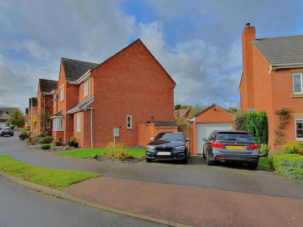 4 bedroom detached house for sale in Kiln Garth, Rothley, LE7