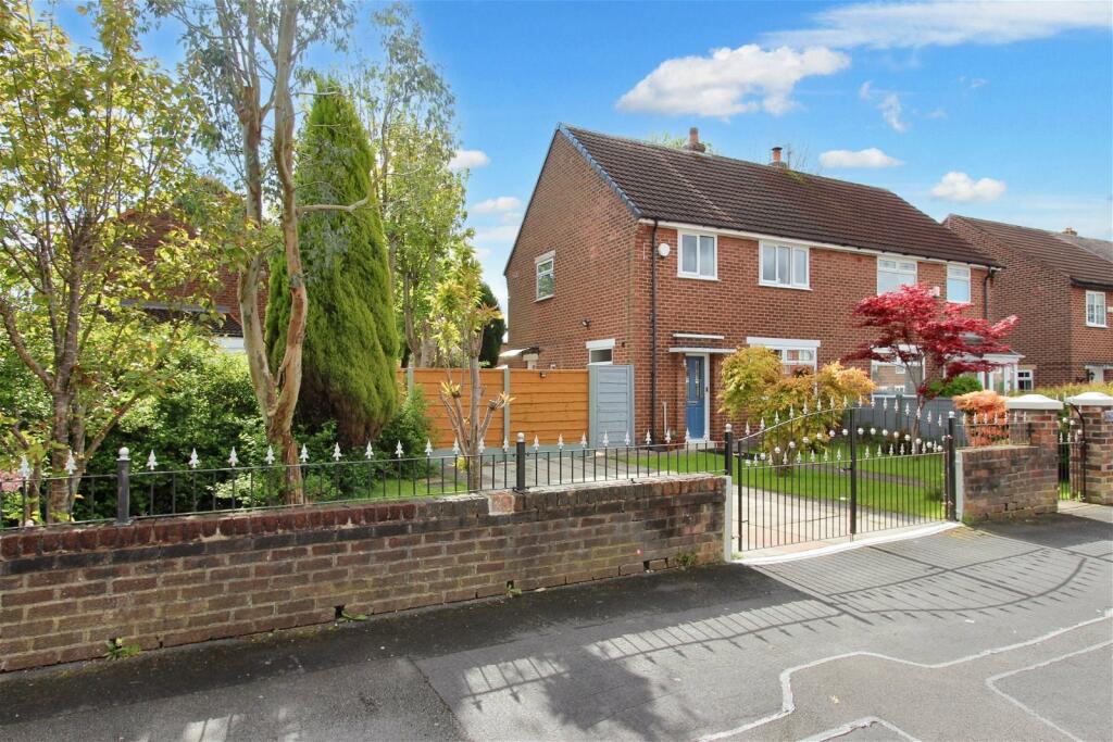 3 bedroom semidetached house for sale in Carnforth Road, Heaton Chapel