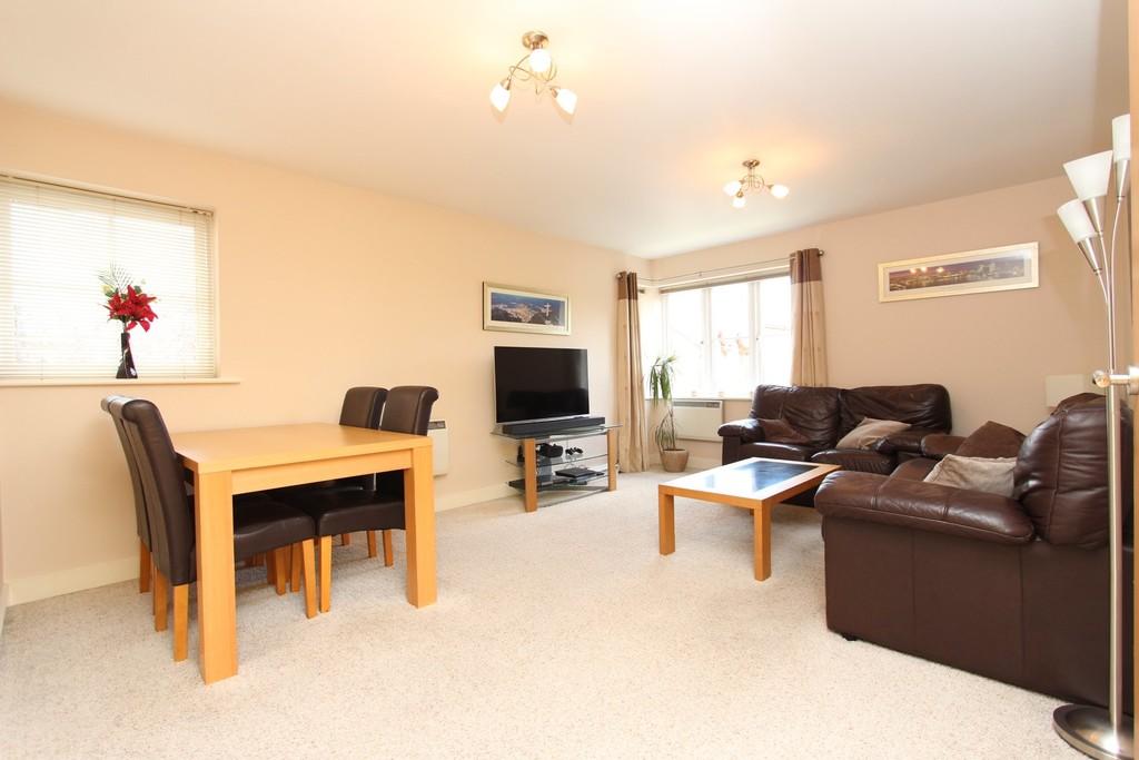 2 bedroom flat for sale in Heaton Moor Road, Heaton Moor, SK4