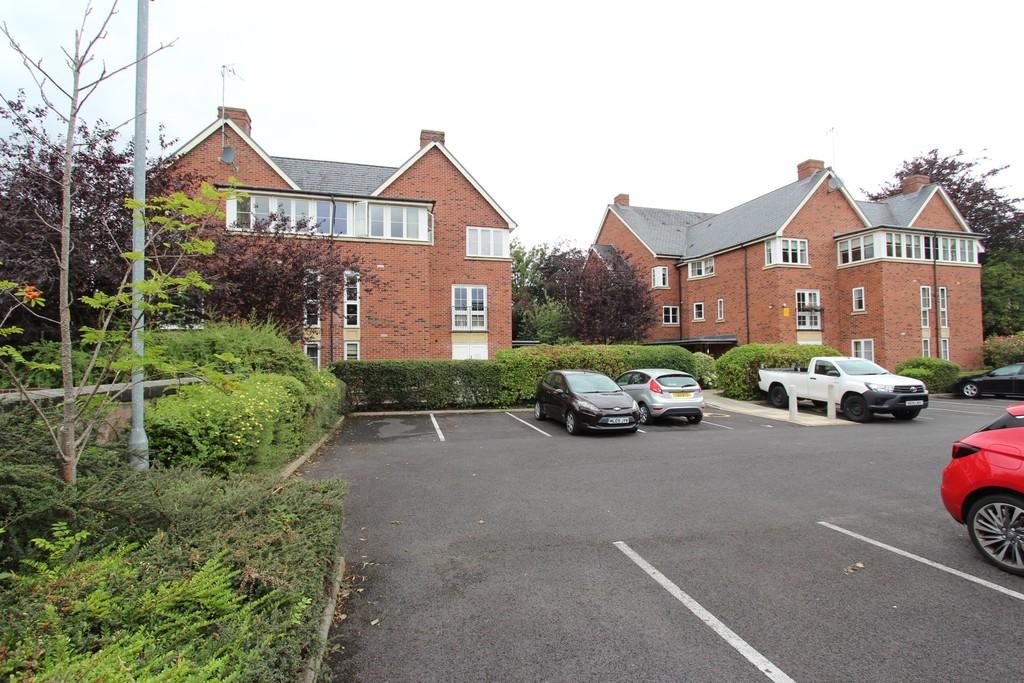 2 bedroom flat for sale in Heaton Moor Road, Heaton Moor, SK4