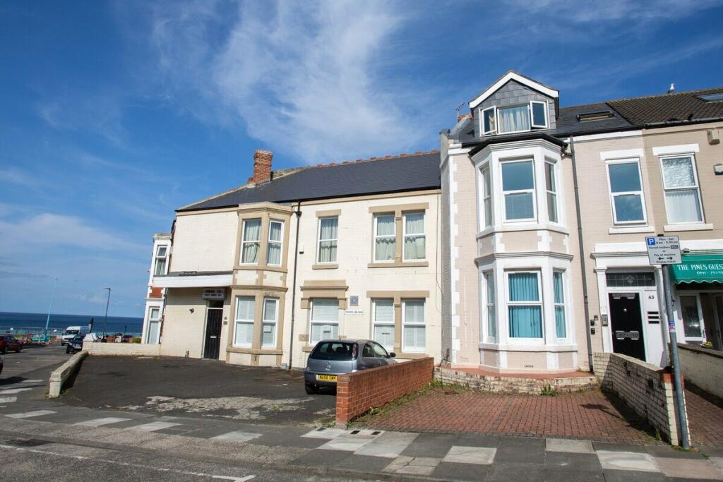 2 bedroom property for sale in North Parade, Whitley Bay, NE26