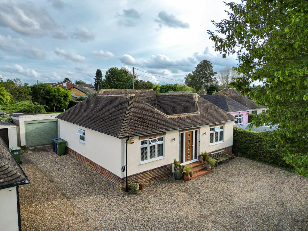 3 bedroom bungalow for sale in Windmill Lane, Widmer End, High