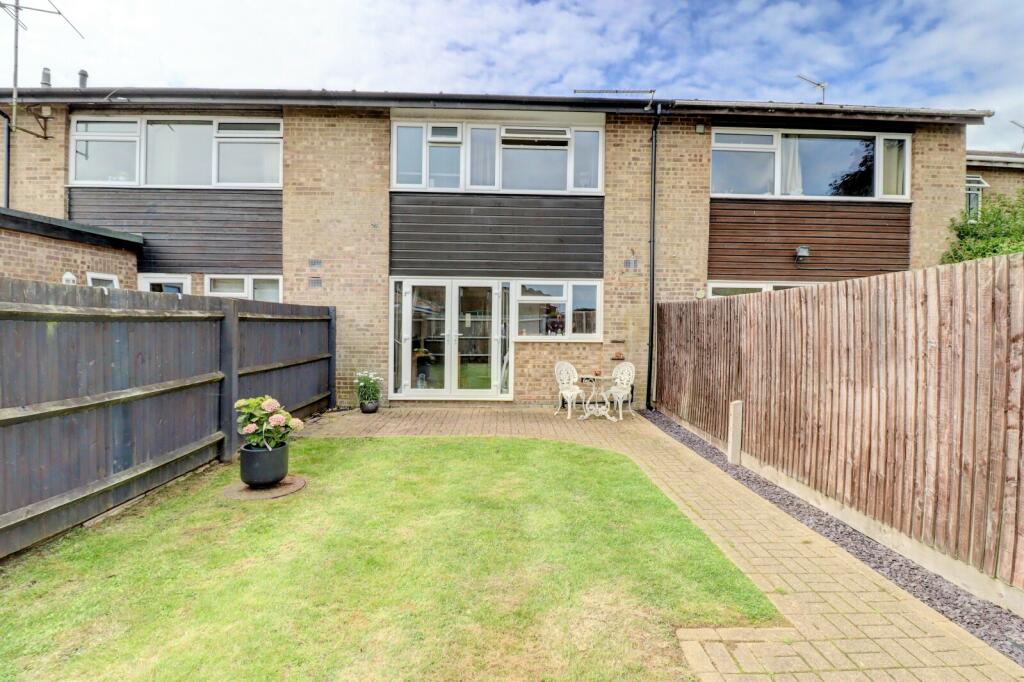 3 bedroom terraced house for sale in Fern Walk, Hazlemere, High