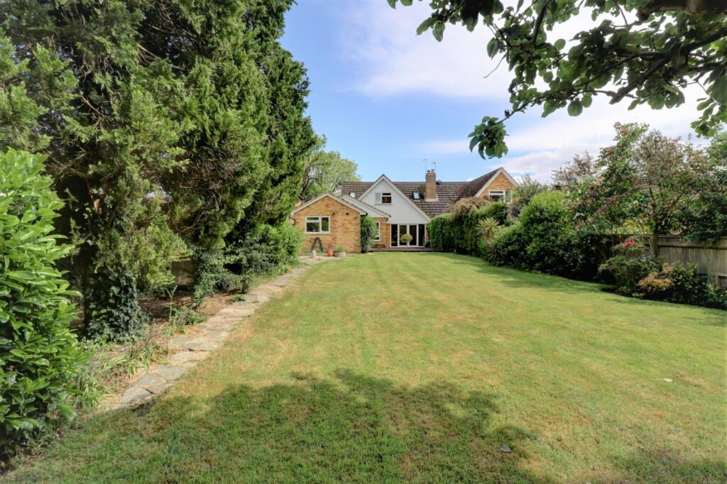 4 bedroom semidetached house for sale in Heath End Road, Great