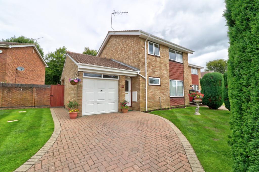 3 bedroom detached house for sale in Mulberry Court, Holmer Green, High