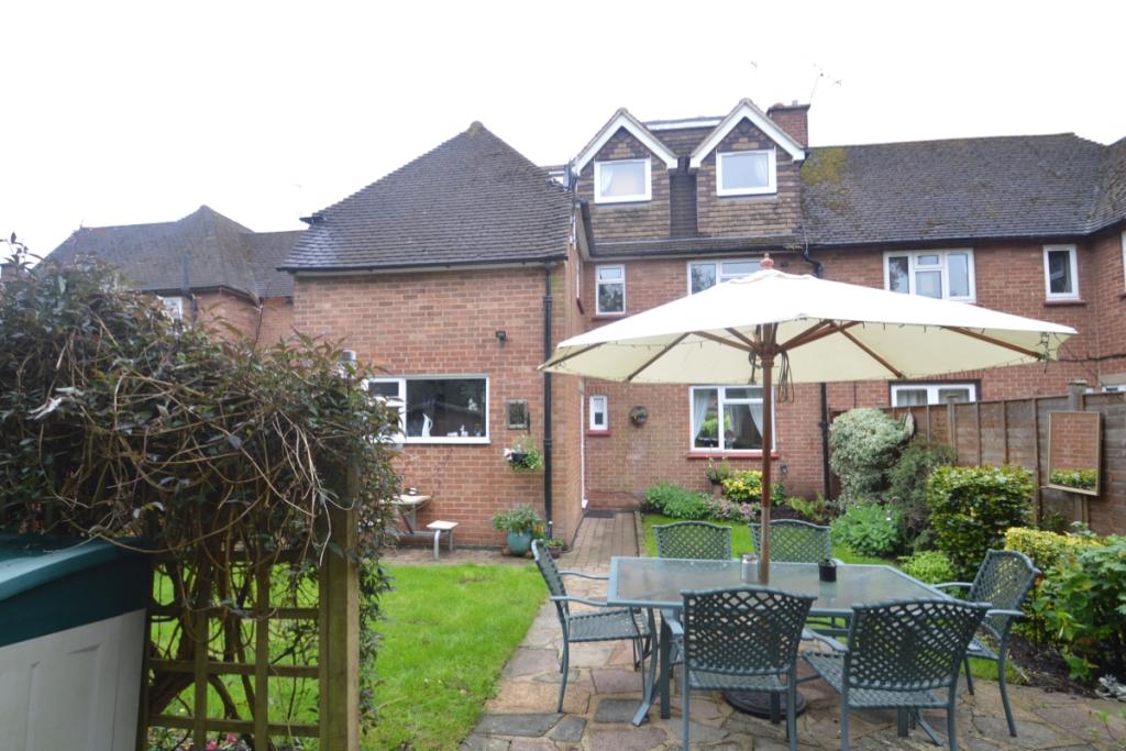4 bedroom terraced house for sale in Sheepcote Dell Road, Holmer Green