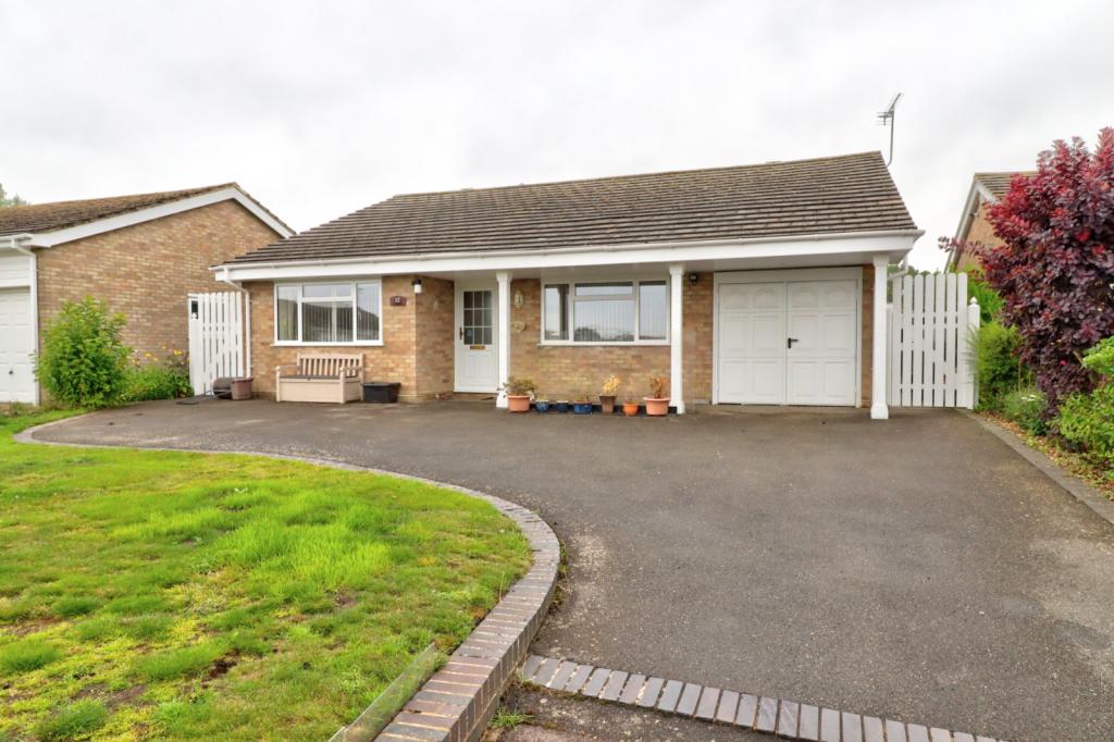 3 bedroom bungalow for sale in Fernside, Great Kingshill, High