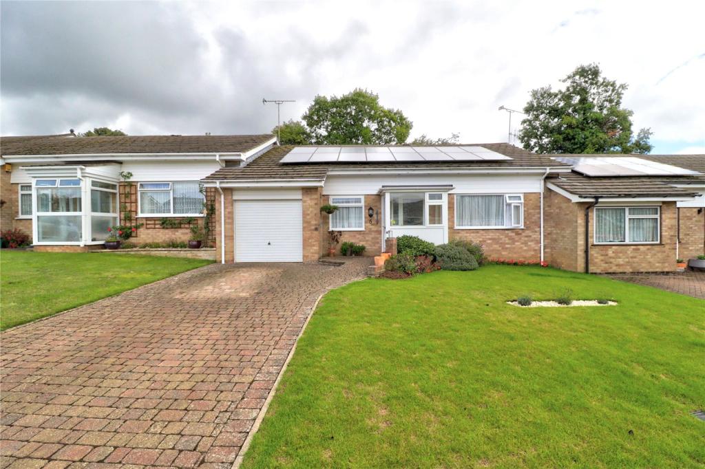 3 bedroom bungalow for sale in Fernside, Great Kingshill, High