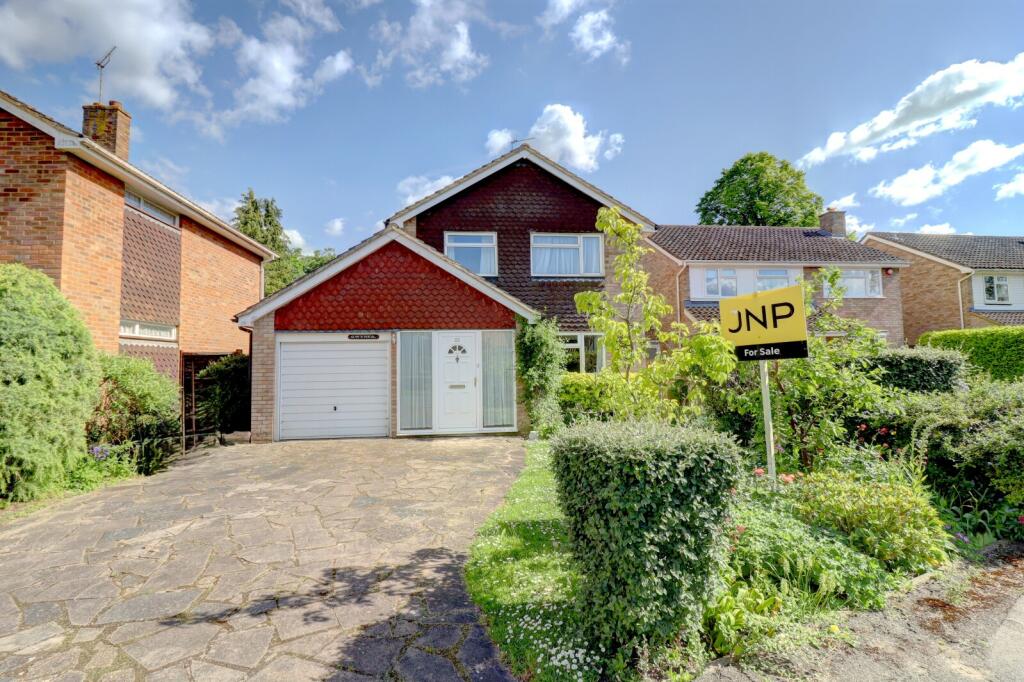 3 bedroom detached house for sale in Stratton Road, Princes Risborough