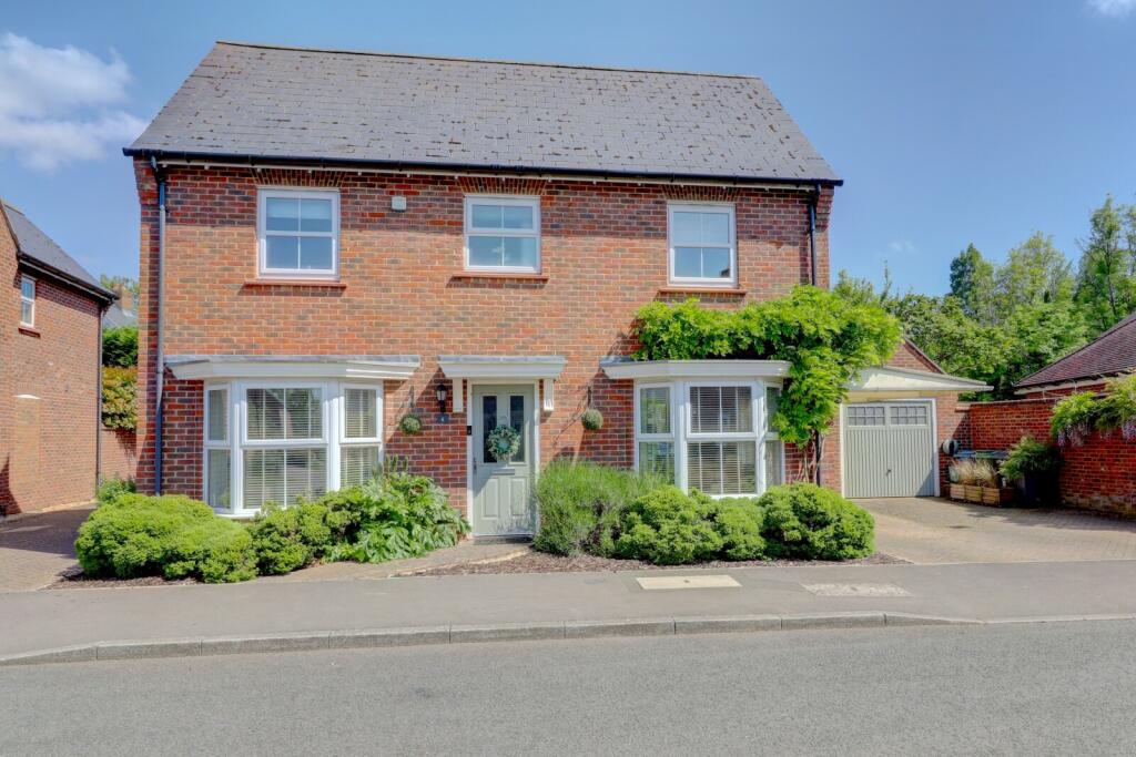 3 bedroom detached house for sale in St. Dunstans Close, Monks