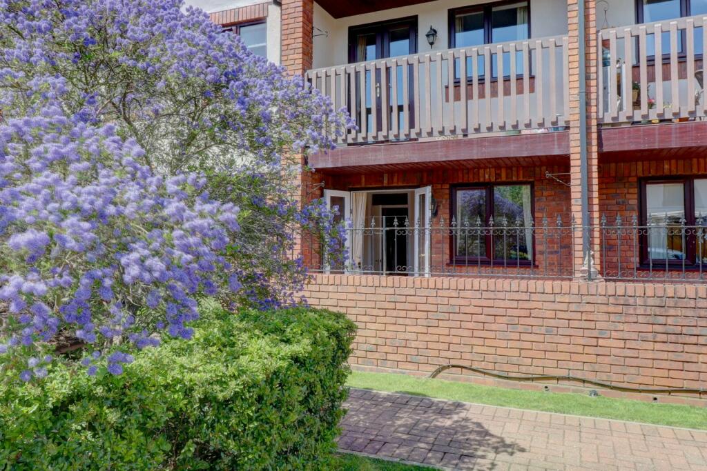 2 bedroom apartment for sale in Jasmine Crescent, Princes Risborough, HP27