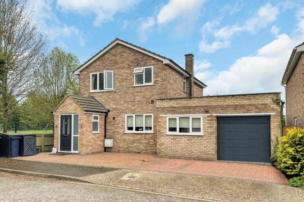 3 bedroom detached house for sale in Dorrells Road, Longwick, Princes