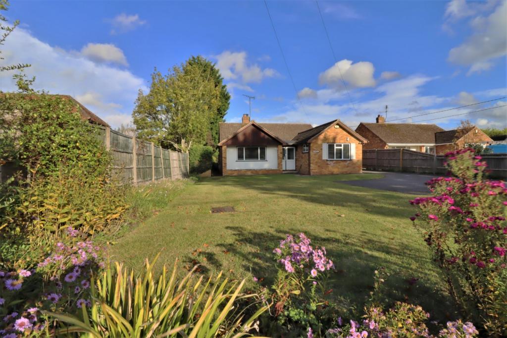 3 bedroom bungalow for sale in Chestnut Way, Longwick, Princes Risborough, Buckinghamshire, HP27