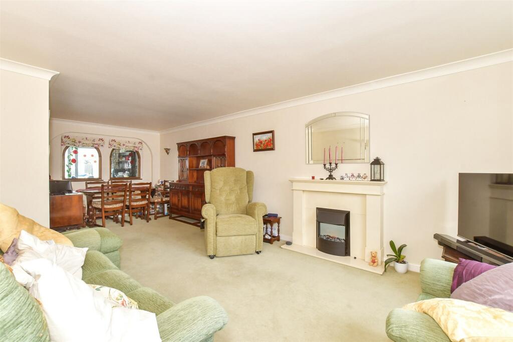 3 bedroom semidetached house for sale in Highland Road, Emsworth