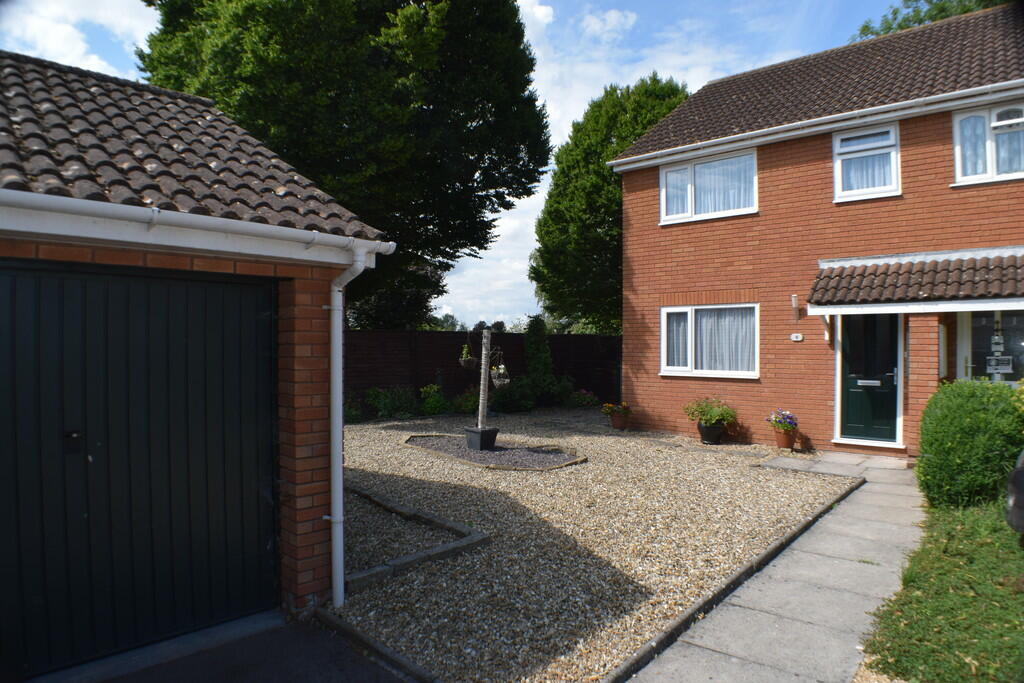 3 bedroom semidetached house for sale in Wade Close, Westonzoyland, TA7