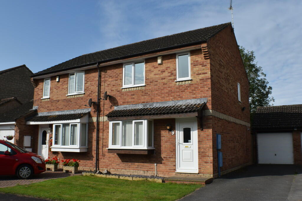 3 bedroom semidetached house for sale in Shellthorn Grove, Bridgwater, TA6