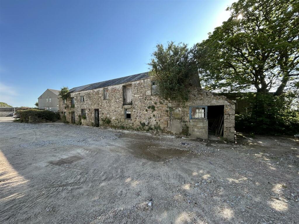 2 bedroom barn conversion for sale in Troon, Camborne, TR14