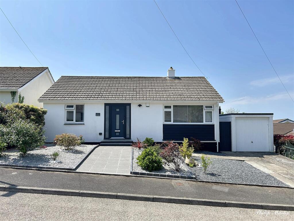 Main image of property: Woon Lane, Carnon Downs