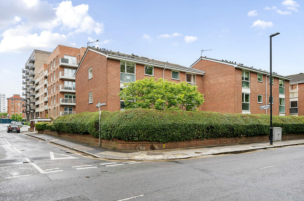 2 bedroom apartment for sale in Sunninghill Court, Bollo Bridge Road