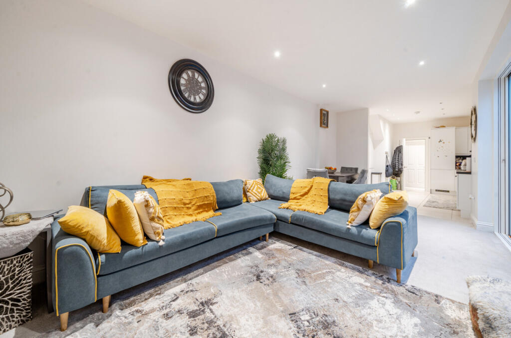 Main image of property: Askew Road, London