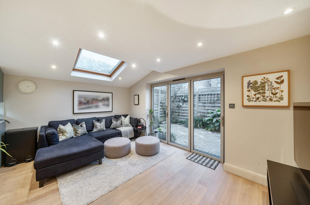 Main image of property: Davisville Road, London
