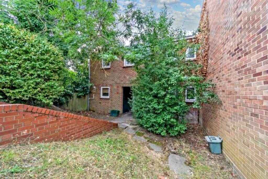 5 bedroom semidetached house for rent in Forest Road, Colchester, Essex, CO4