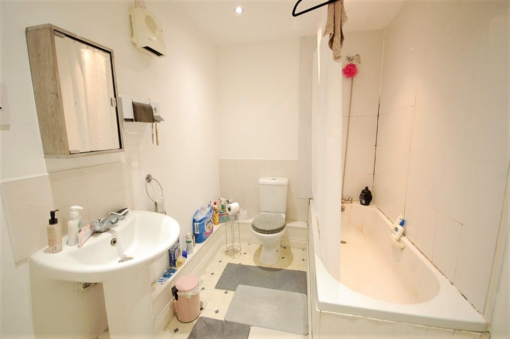 1 bedroom apartment for sale in Albany Gardens, Colchester, Essex, CO2