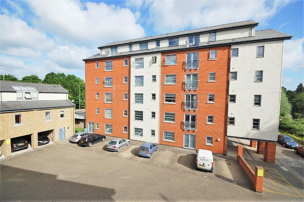 2 bedroom apartment for sale in Rotary Way, Colchester, Essex, CO3