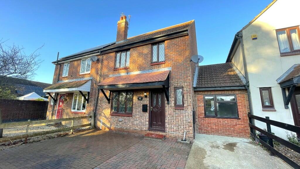 4 bedroom semidetached house for sale in Tony b Close, Colchester