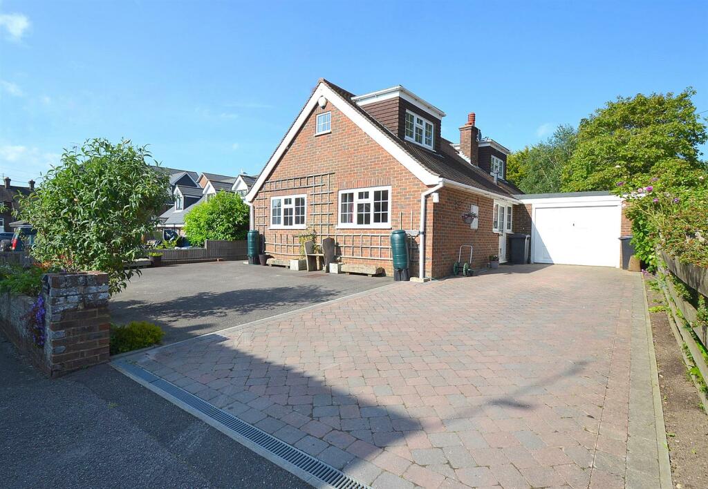 4 bedroom detached bungalow for sale in Hailsham Road, Herstmonceux, Hailsham, BN27