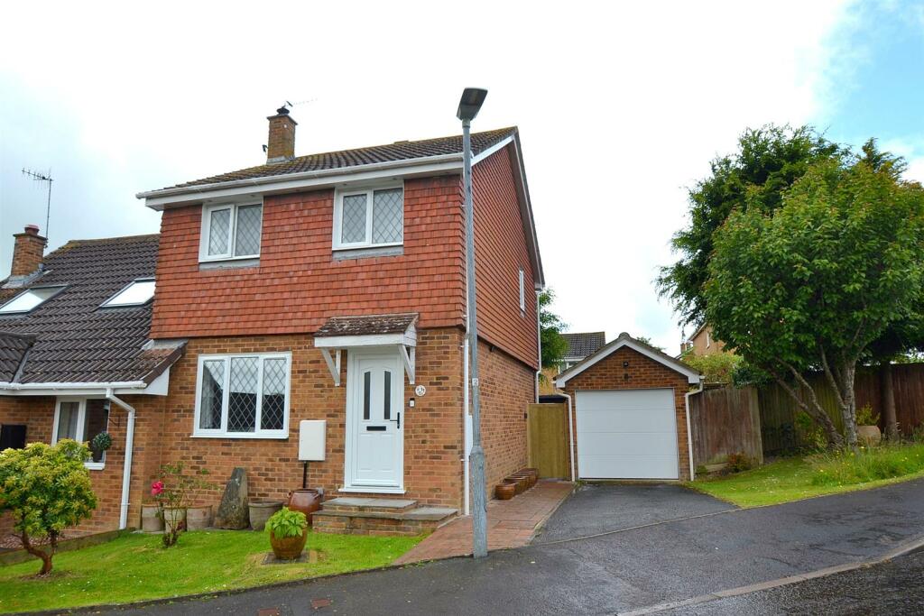 3 bedroom semidetached house for sale in Sandbanks Gardens, Hailsham, BN27