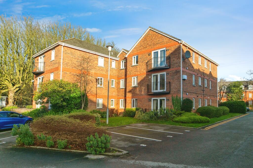 2 bedroom flat for sale in Aigburth Vale, Liverpool, Merseyside, L17