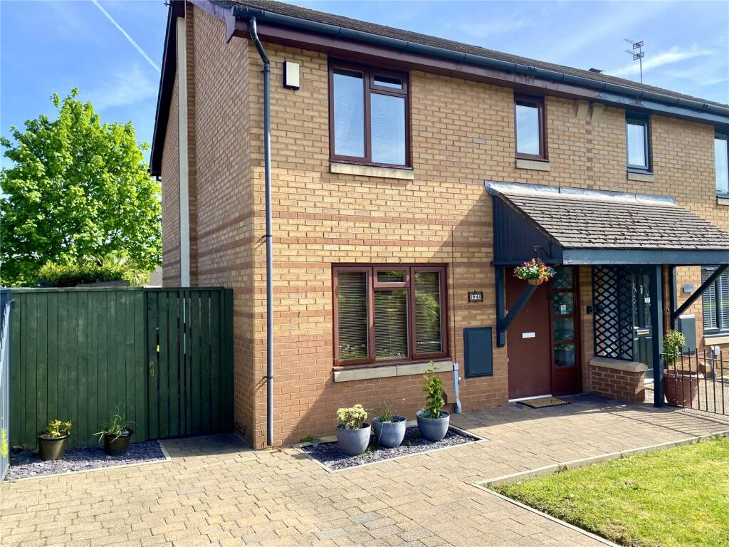 2 bedroom semidetached house for sale in Jacksons Pond Drive