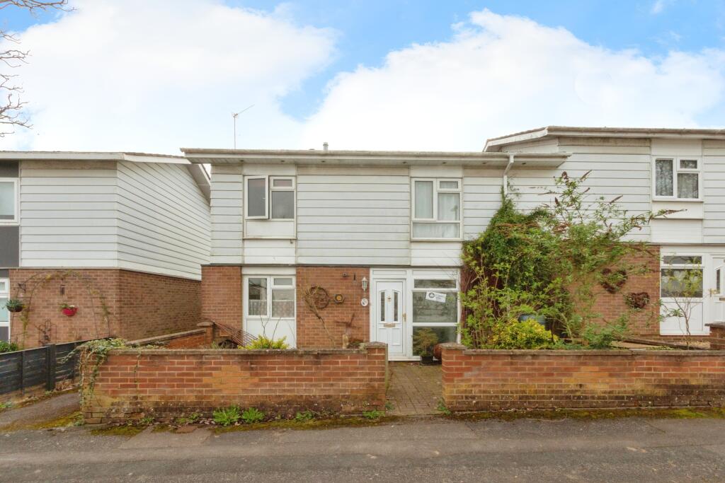 3 bedroom end of terrace house for sale in Abbey Road, Basingstoke, Hampshire, RG24