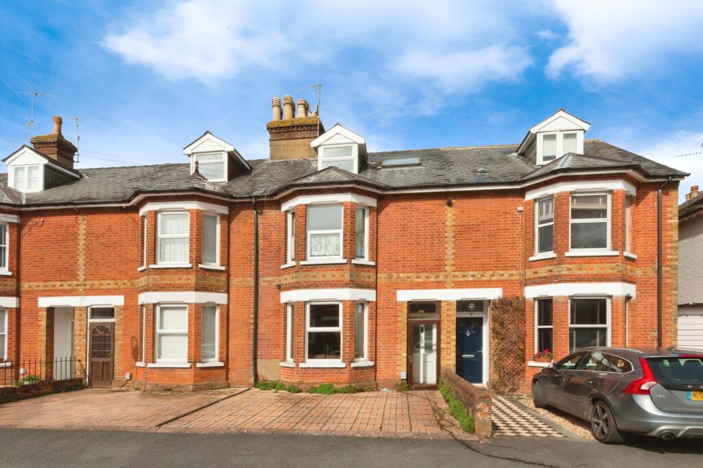5 bedroom terraced house for sale in Beaconsfield Road, Basingstoke, Hampshire, RG21