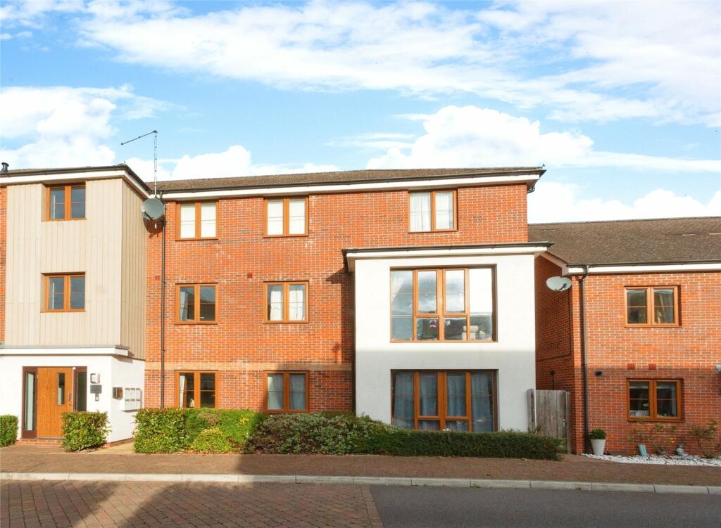 2 bedroom flat for sale in Peggs Way, Basingstoke, Hampshire, RG24