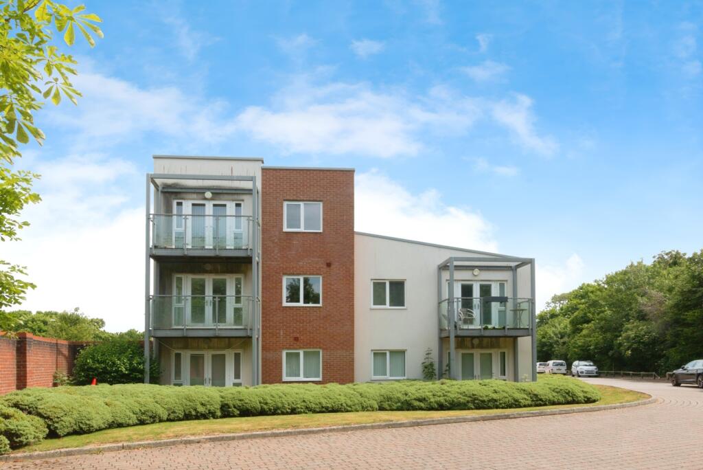 Main image of property: Lowe Gardens, Basingstoke, Hampshire, RG24