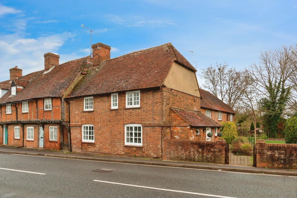 Main image of property: Castle Bridge Cottages, Hook Road, North Warnborough, Hook, Hampshire, RG29