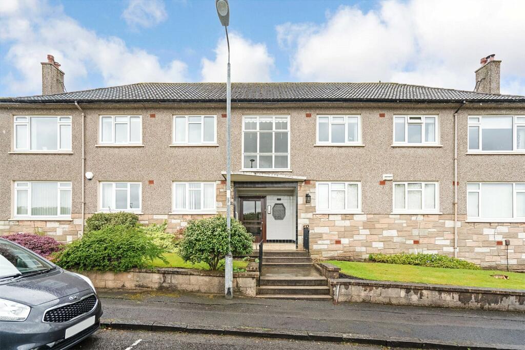 3 bedroom flat for sale in Main Street, Milngavie, Glasgow, East