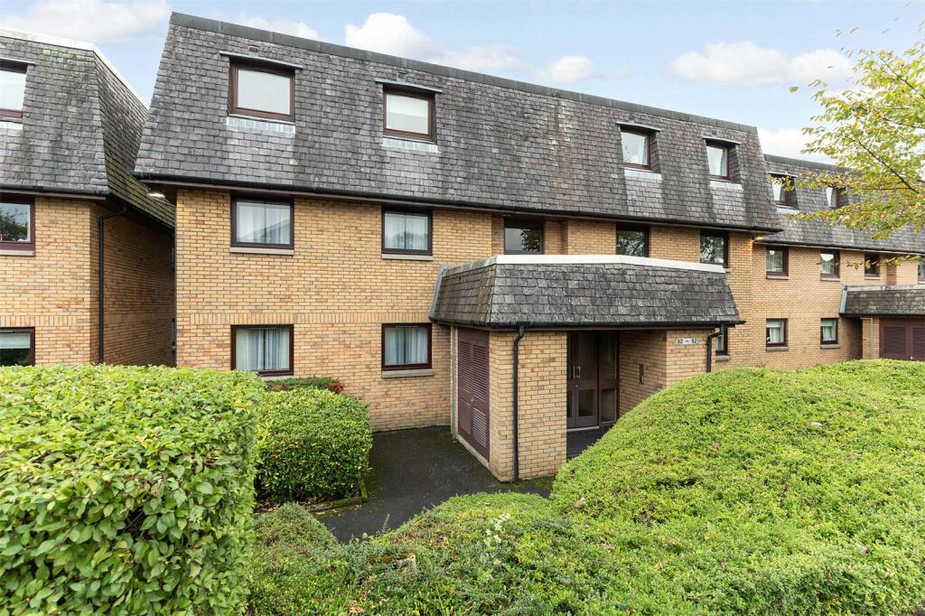 2 bedroom flat for sale in Clober Road, Milngavie, Glasgow, East