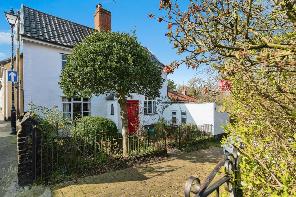 4 bedroom detached house for sale in Chediston Street, Halesworth, IP19