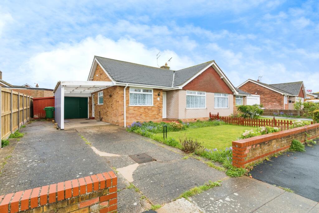 2 bedroom bungalow for sale in Newland Avenue, Worlingham, Beccles, NR34